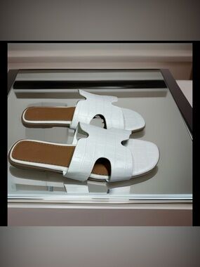 Ardene Comfort Foam Sandals Size 7